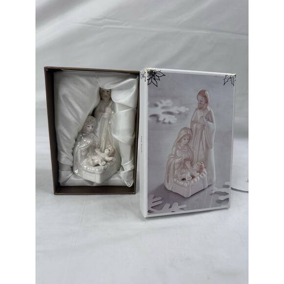 Pier 1 Nativity Figurine Holy Family Iridescent Porcelain Ceramic 4" Christmas - Picture 2 of 8